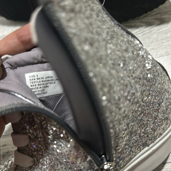 Vince camuto silver glitttery high top sneaker shoes size 4 - Picture 9 of 9